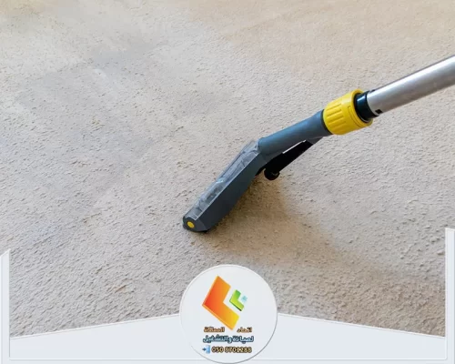 تنظيف سجاد في الكرامة، شمال الرياض، يظهر فيه فريق عمل يقوم بتنظيف السجاد باستخدام معدات متخصصة