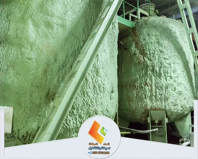 شركة عزل خزانات المياه بالرياض 0578673748 اتحاد المملكة عزل خزانات بالرياض كبيرة بشكل كامل باستخدام طبقة سميكة من العزل لحمايتها من التأثيرات البيئية.