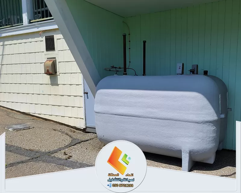 شركة عزل خزانات المياه بالرياض 0578673748 اتحاد المملكة خزان مياه معزول بشكل احترافي لحمايته من العوامل البيئية. خدمات عزل خزانات بالرياض.