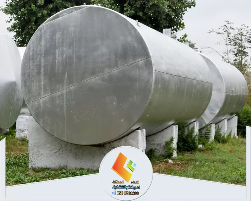 شركة عزل خزانات المياه بالرياض 0578673748 اتحاد المملكة خزانات معدنية كبيرة محمية باستخدام العزل الخارجي في موقع مناسب. خدمات عزل خزانات بالرياض.