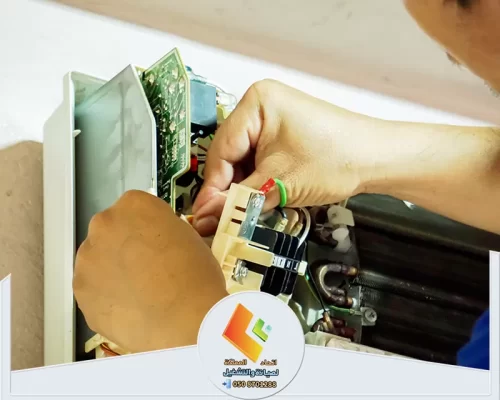 شركة فك وتركيب مكيفات بالرياض 0573977003 اتحاد المملكة فني يقوم فك وتركيب مكيفات بالرياض، مع التركيز على تفكيك الأجزاء الداخلية له.